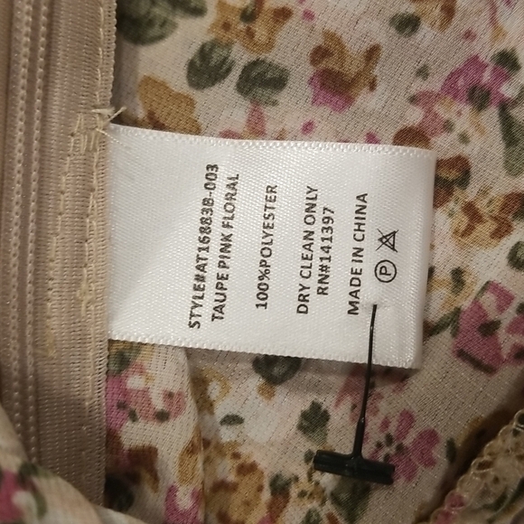 💕ASTR THE LABEL💕 Smocked Floral Print Top ~ Taupe Pink Floral Large L NWT - Picture 11 of 11